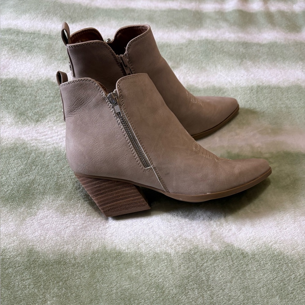 DV by Dolce Vita Tan Ankle Booties with Western-Inspired Design